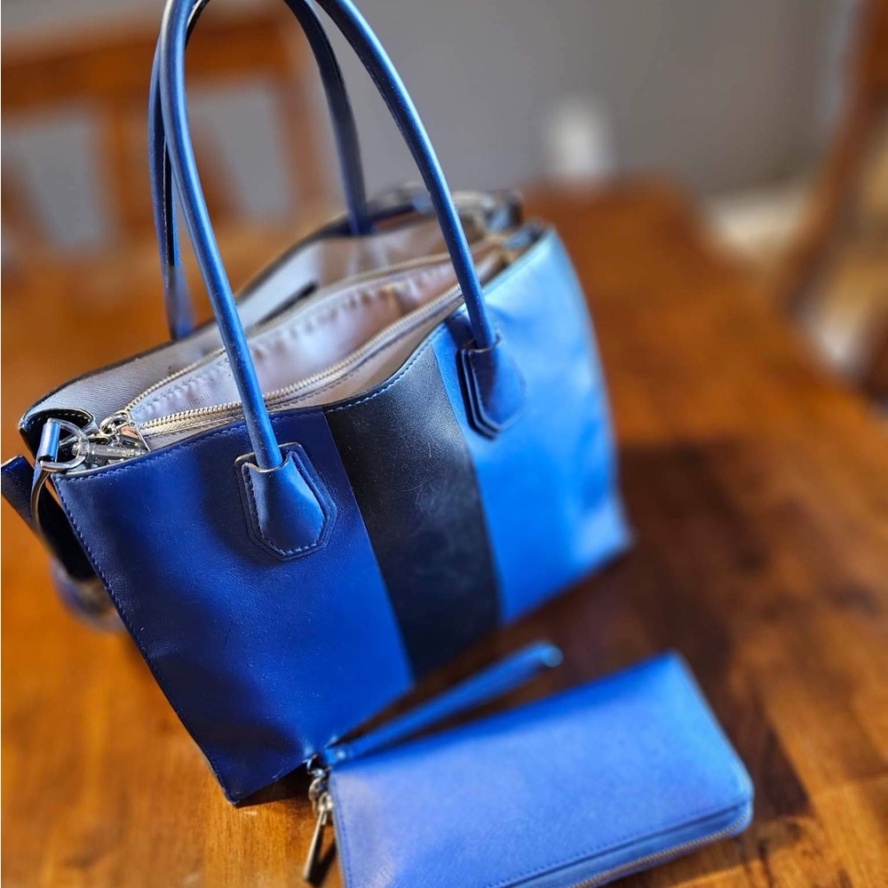 Authentic Michael Kors Structured Handbag And Clu… - image 2